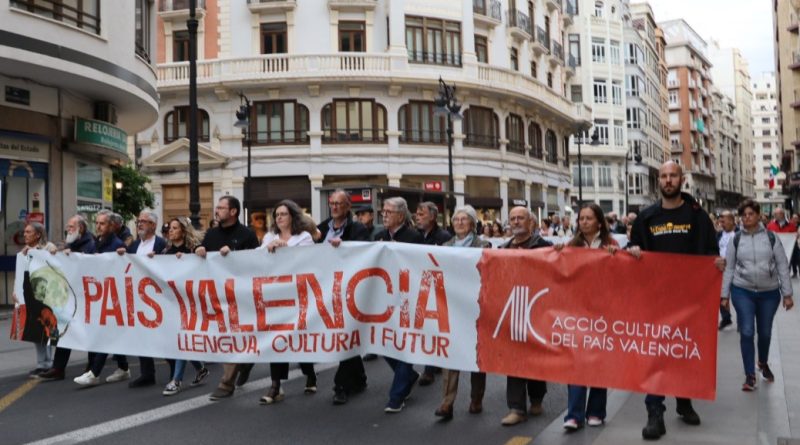 Clam contra els atacs a la llengua al País Valencià