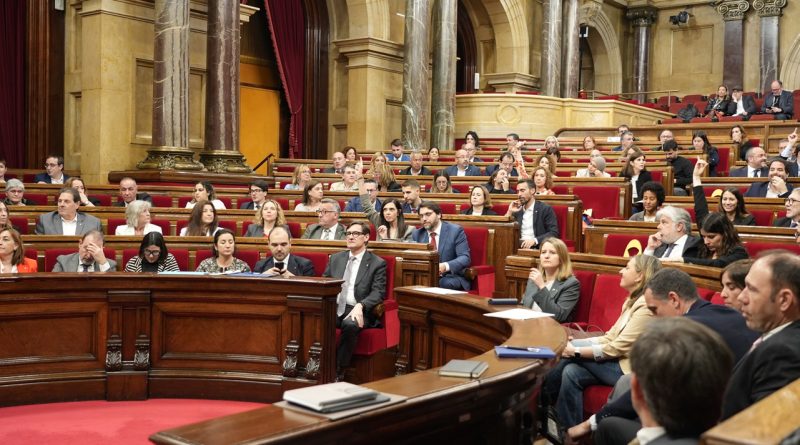 Vint diputats s’han apuntat al servei d’assessorament del Parlament de Catalunya per millorar el seu català