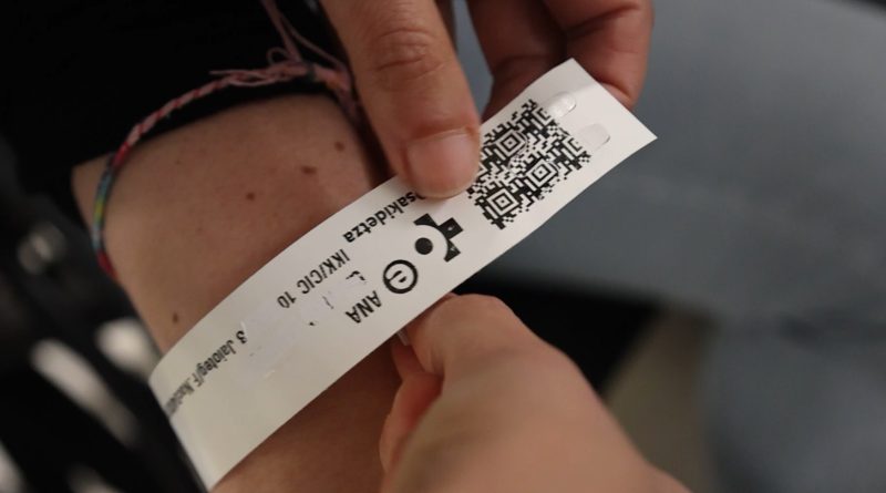 Els hospitals identificaran a la polsera d’ingrés els pacients que volen ser atesos en basc